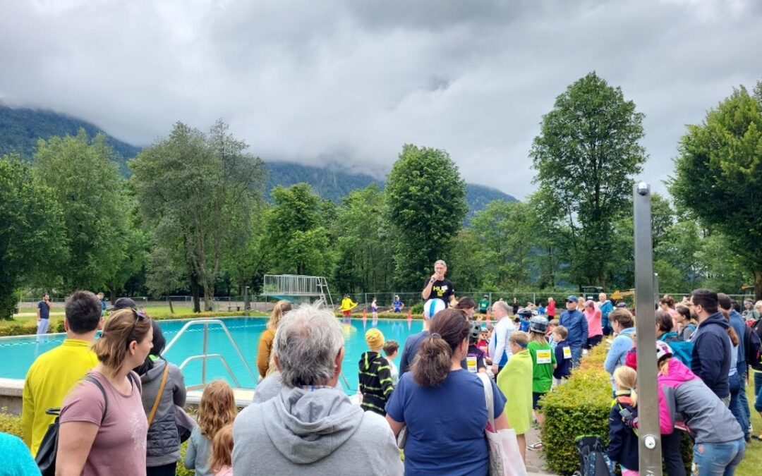 Viele Teilnehmer beim grenzenlosen Teamtriathlon