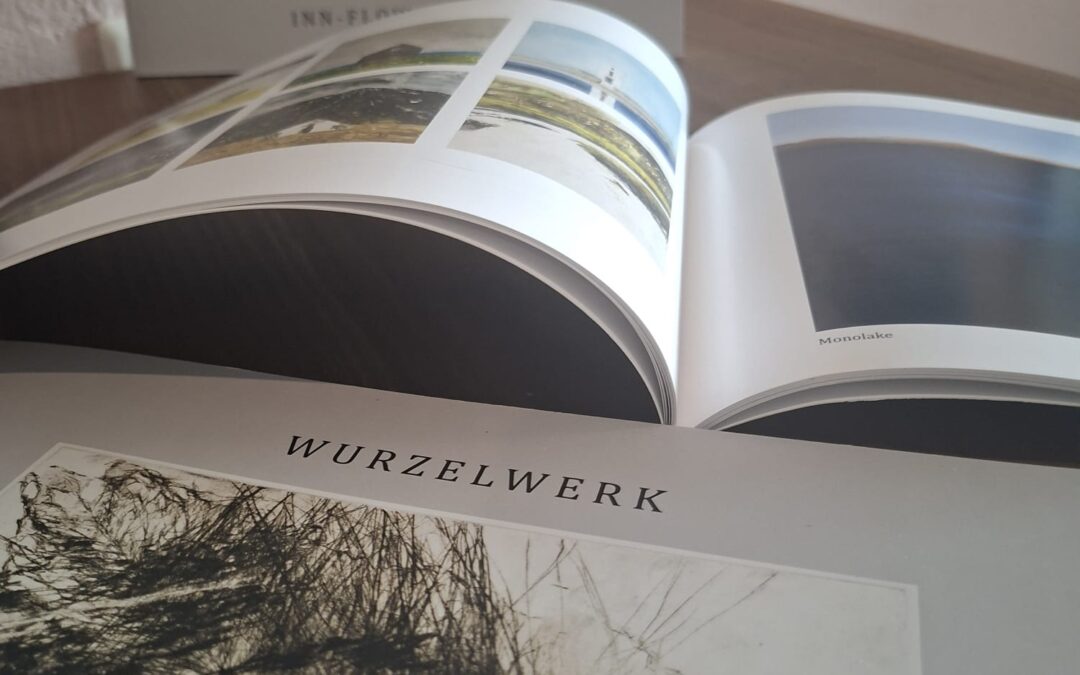 Kunstkatalog „Wurzelwerk“ in Kufstein präsentiert – Grenzüberschreitende Kunst- und Kulturarbeit verbindet Bayern und Tirol